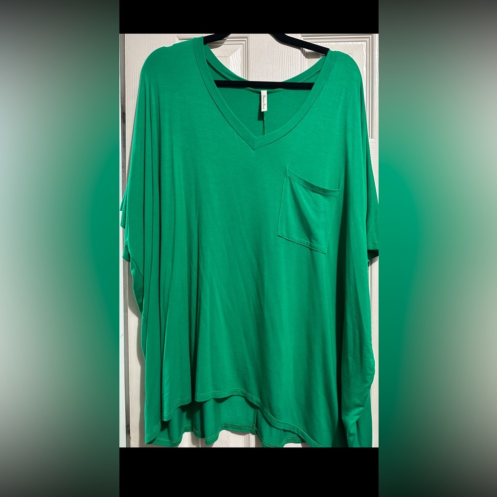 Beason River 2x green top.